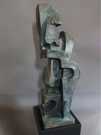A cubist sculpture of a nude woman.