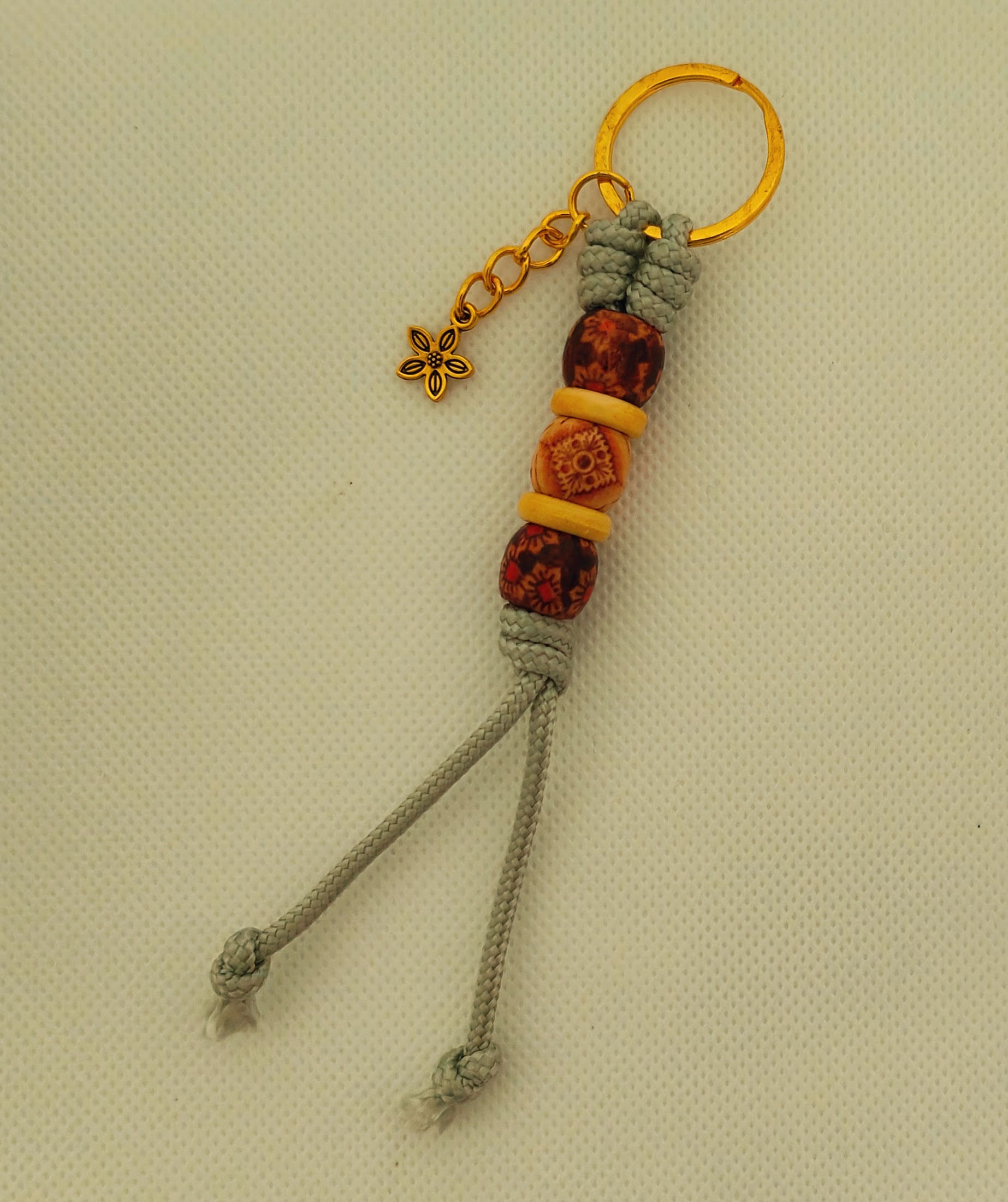 Paracord Anhänger mit Holzperlen