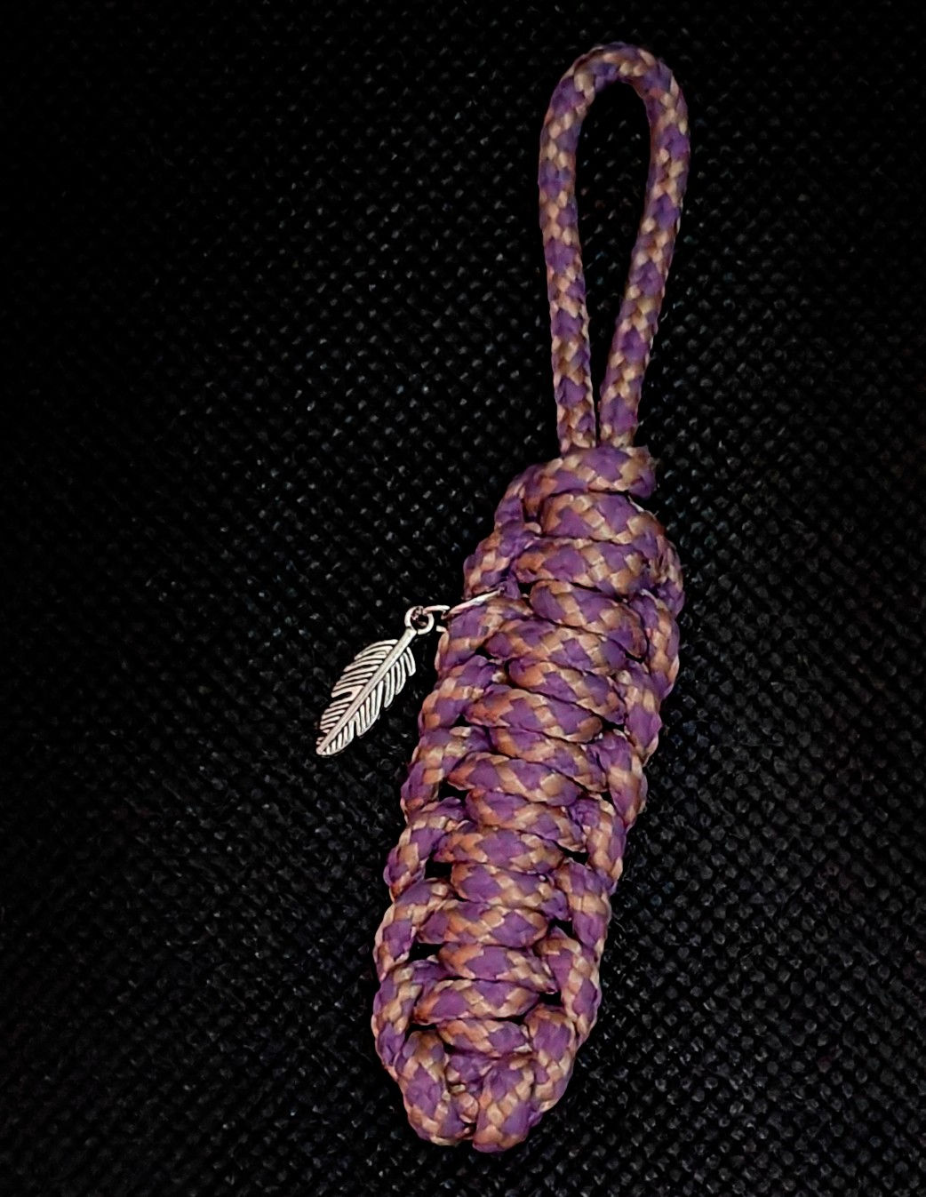 Paracord Anhänger violett/creme