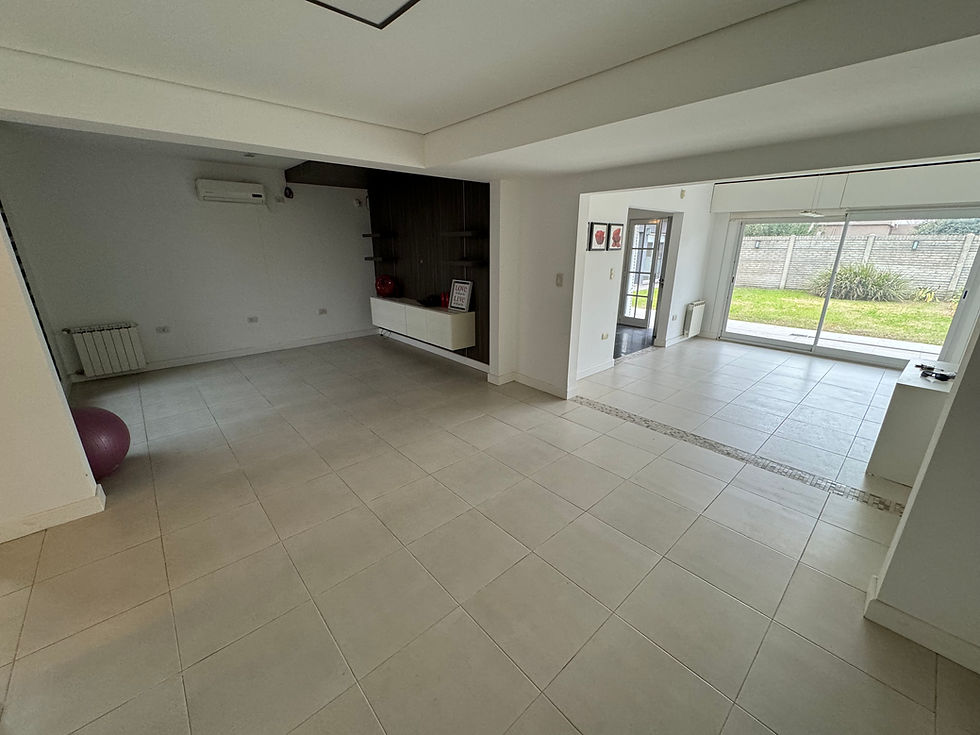 Miniatura: Venta Casa 4 Dormitorios - Barrio "El Panal" - Zona Residencial