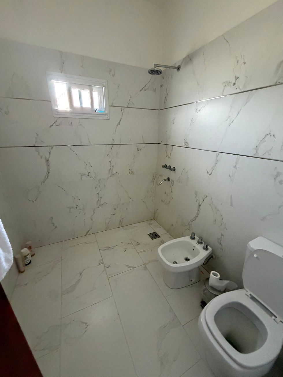 Miniatura: Casa VENTA - 3 Dormitorios - Barrio "APR" Av. Las Colonias