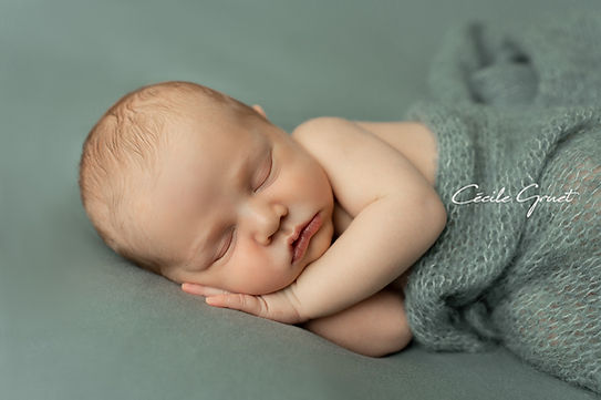 Wyatt - Séance Nouveau Né Studio-5.jpg