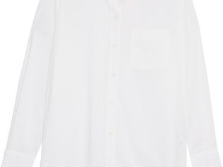 You’re Instantly Less Likable at Work If You Do This