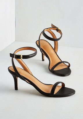 Report Signature Wow We're Talkin' Heel in Noir