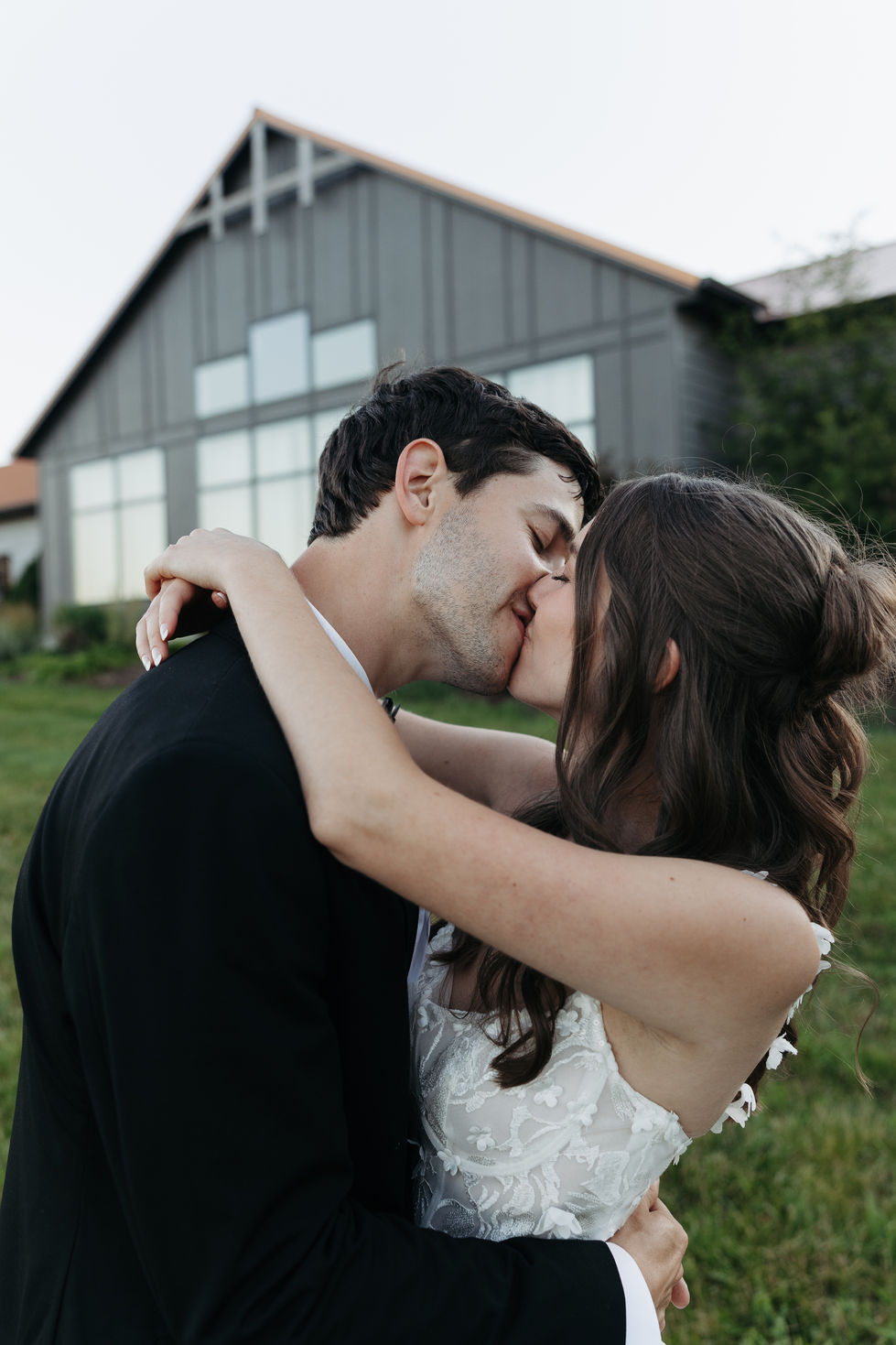 Whimisical Wedding at Koru Berry Farm In Iowa - Elizabeth Ann Photography-56