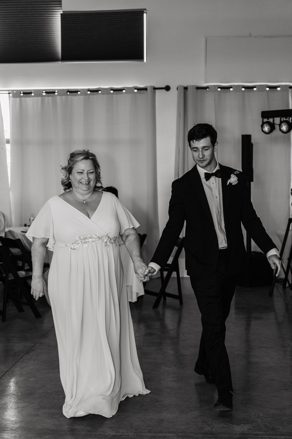 Whimisical Wedding at Koru Berry Farm In Iowa - Elizabeth Ann Photography-15