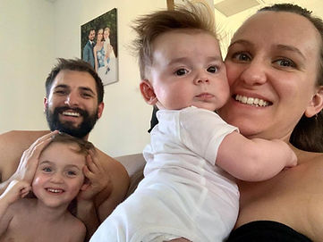 une famille épanouie avec objectif sérénité 