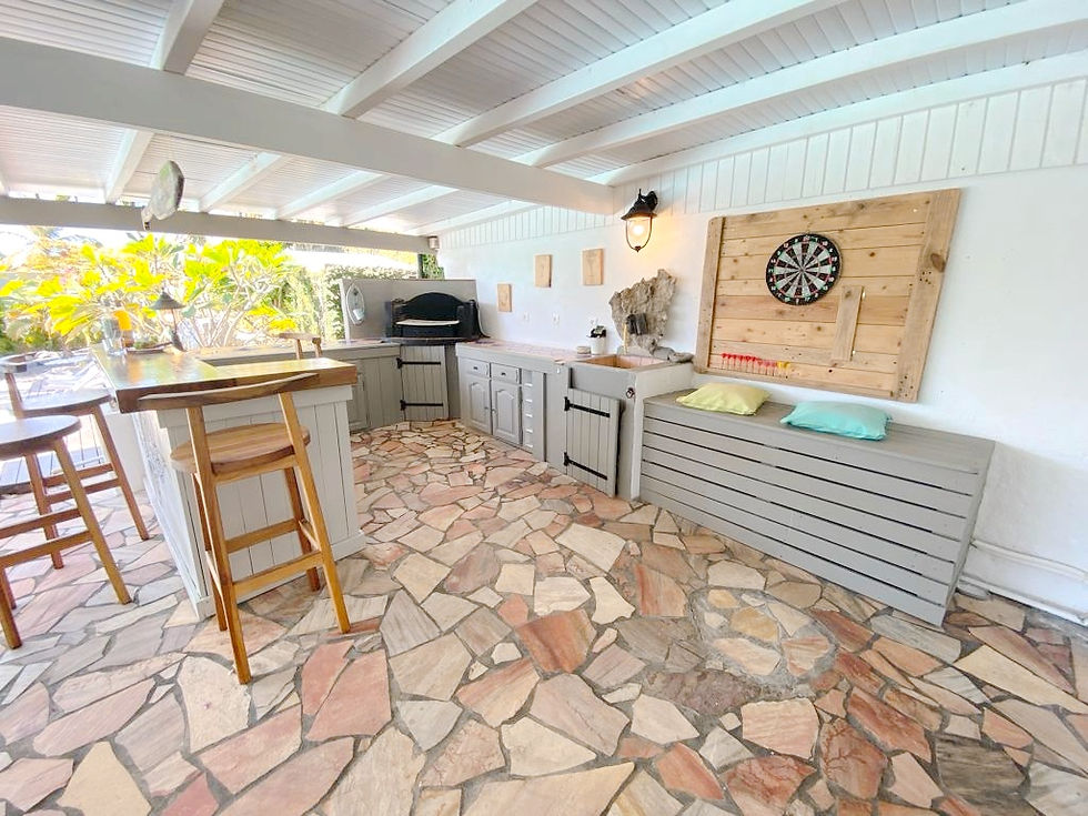 Bar/plancha jeux de fléchettes d’une villa de vacances avec piscine privée à Saint-François, Guadelo
