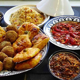 Buffet libanés con delicias mediterráneas.