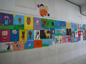 Creatividad que transforma espacios: estudiantes de Enseñanza Media reinterpretan obras de Primero Básico