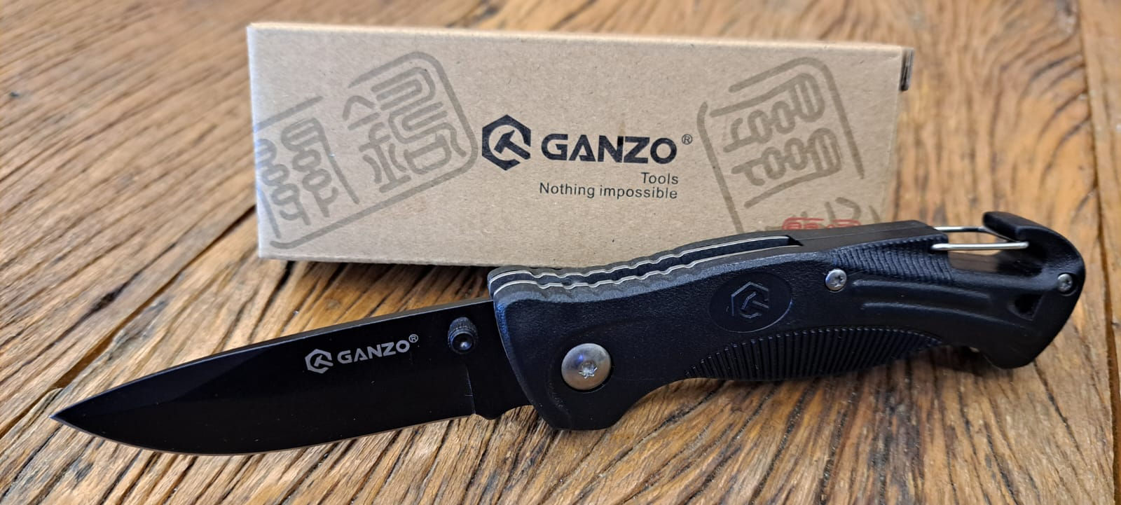 Canivete com mosquetao e apito Ganzo