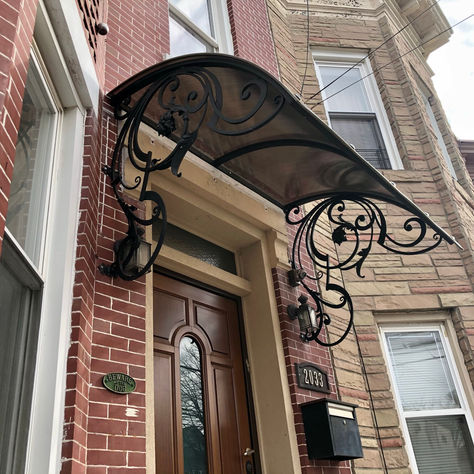 Plastic vs. Metal Awnings: Which Material is Best for You?