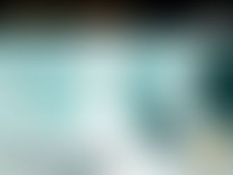 Stylized consultation map showing a piercer marking optimal nostril placement on front and 45° profile photos.