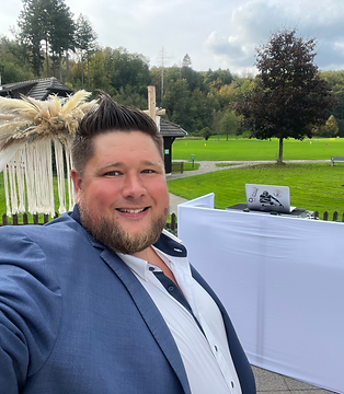 DJ PALI im Naafs Häuschen Lohmar.JPG