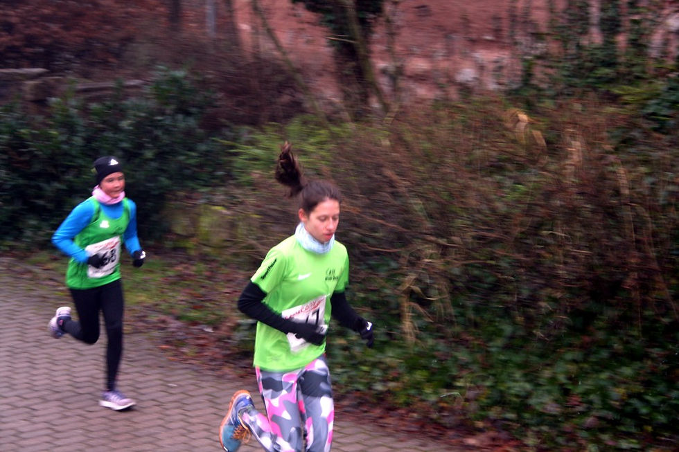 Die Geschwister Ann-Kathrin und Sabrina Burkhardt waren in der ersten Runde noch dicht beisammen.