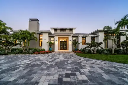 1300-Nautilus-Rd-Naples-FL-large-003-018-1300-Nautilus-16-Front-1500x1000-72dpi.webp
