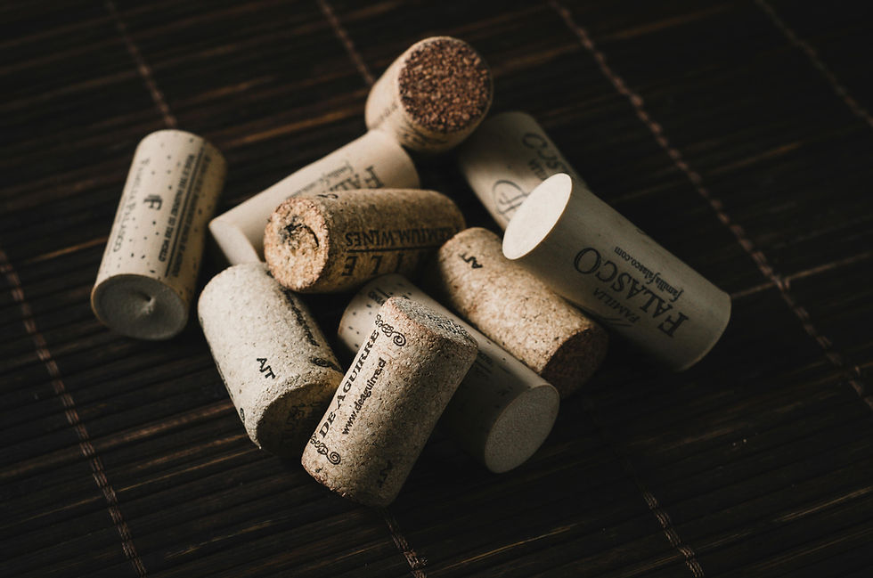 natural corks on the bambu mat