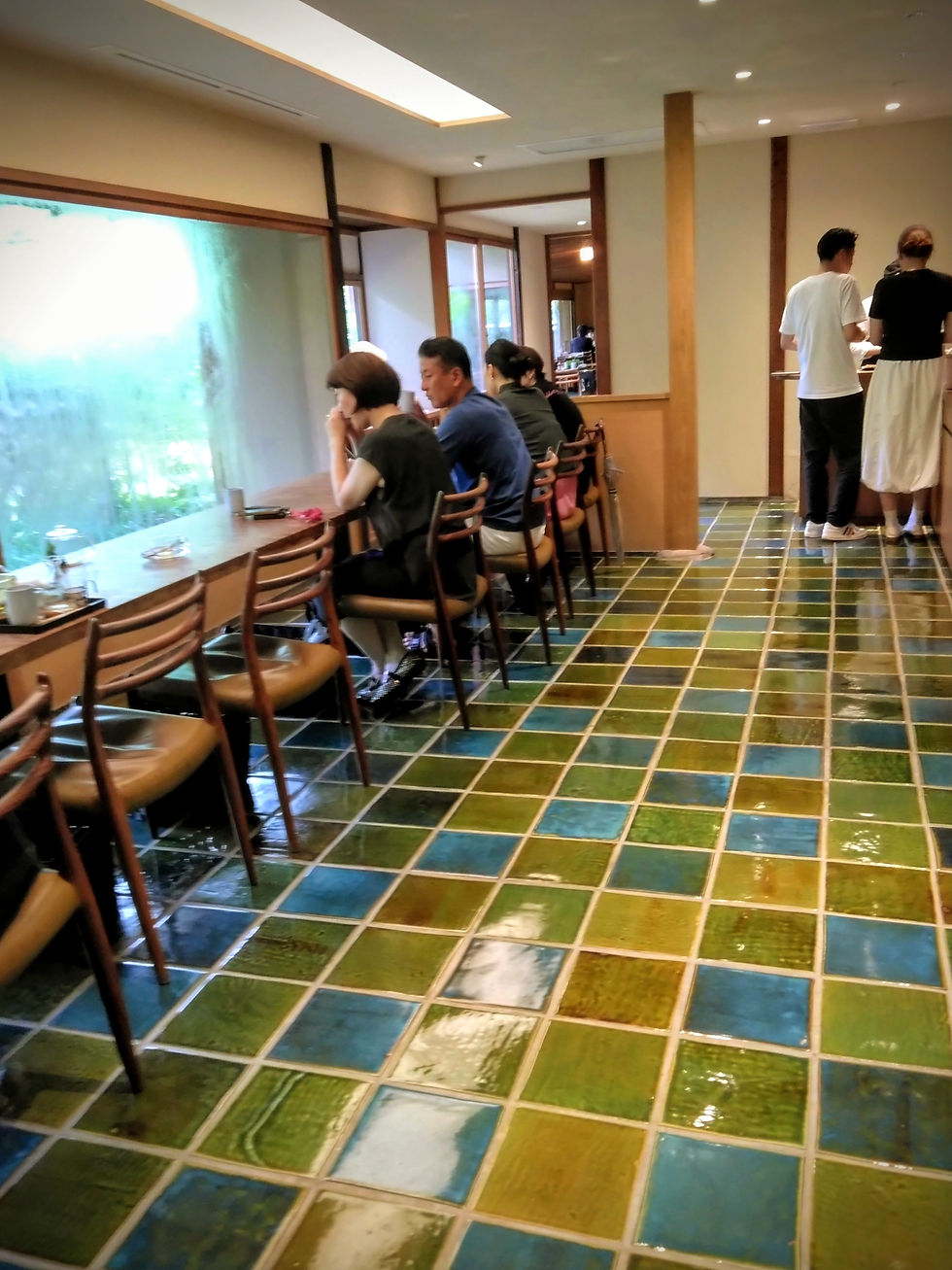 Tiled floor entrance and counter seating.