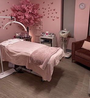 spa place room vacuum and mopping