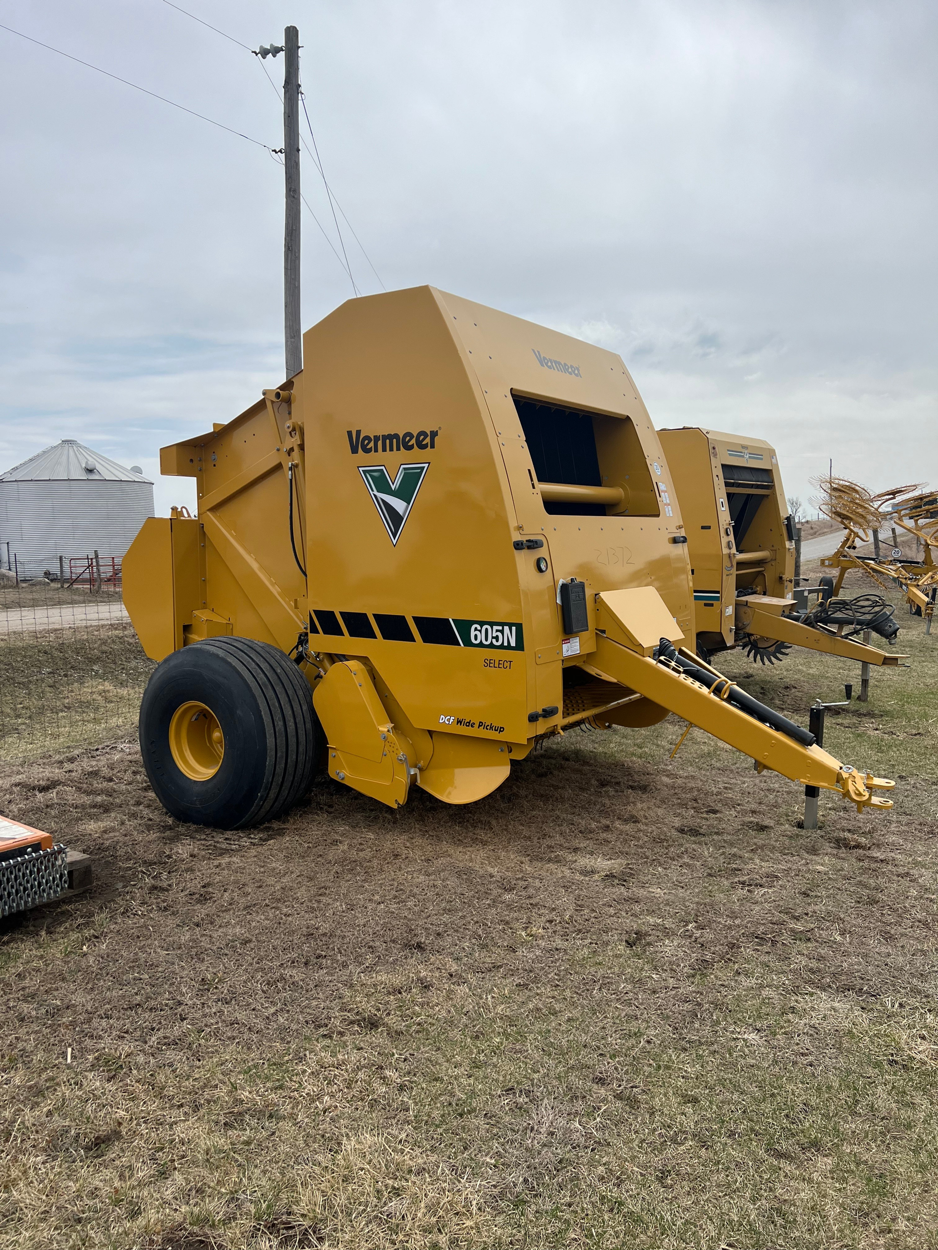 2025 Vermeer 605N Select Round Baler