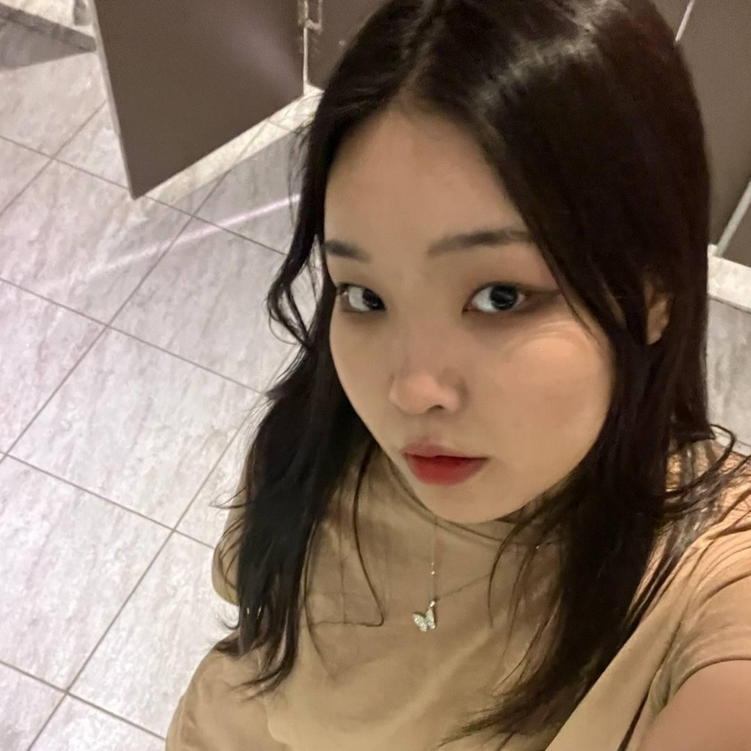 elfredaruckle live cam model Woman from Korean  on Slutbate