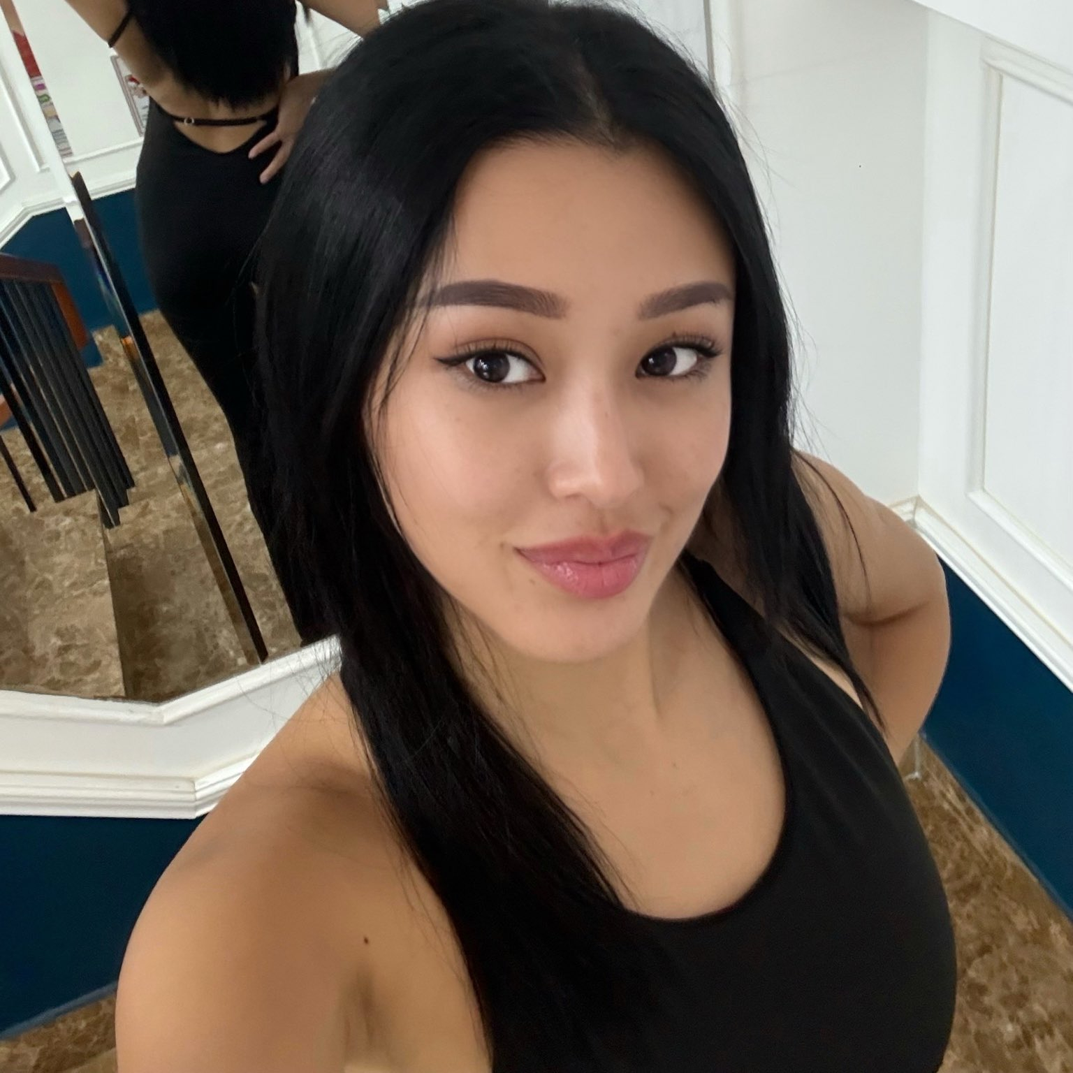 liavee live cam model Woman from Asia  on Slutbate