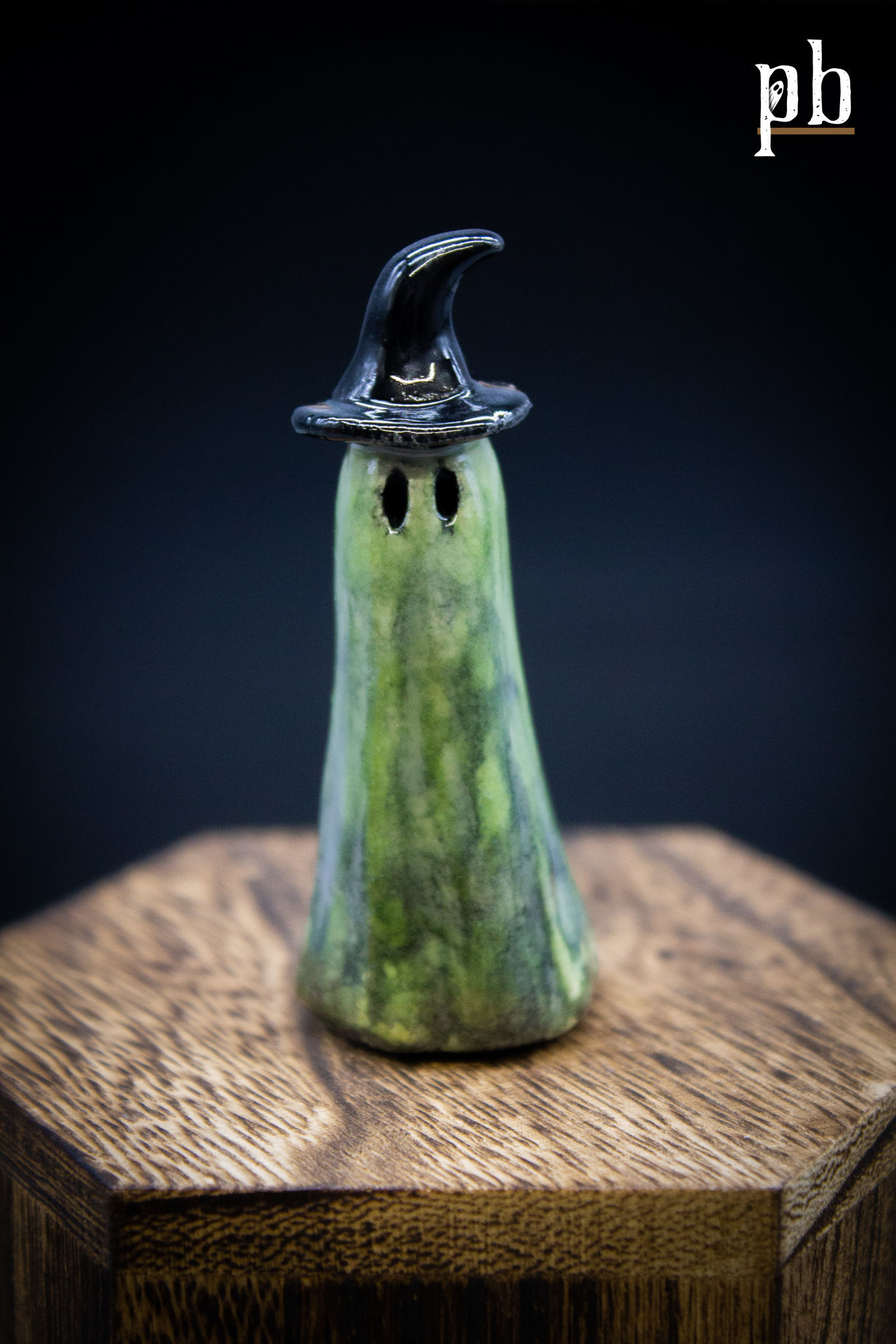 Sneaky Boo "Witch" No.09 - Glow in dark