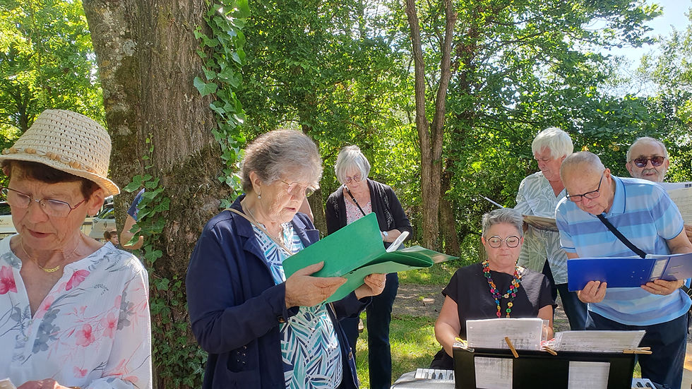 Chant d'entrée entonné par la chorale paroissiale de Grostenquin