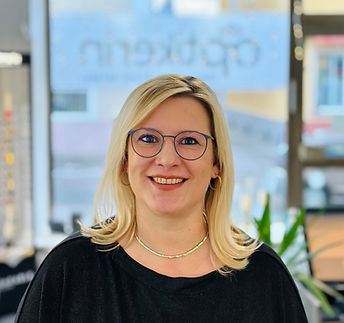 Teamfoto von Augenoptikerin Rita