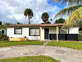 1001 The Moorings - Front