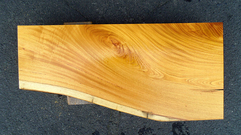 サムネイル： 欅/ケヤキ 700x340x30mm 天然木コーナーラック・壁掛けシェルフ天板/DIY木材・無垢板・1枚板/下仕上げ済み