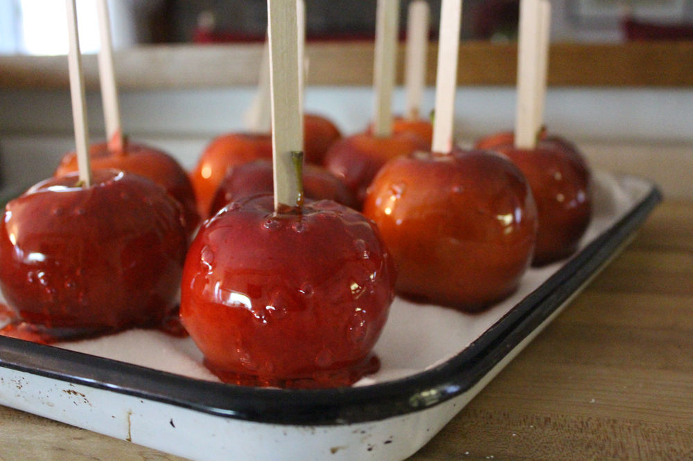 Old Fashioned Candy Apples