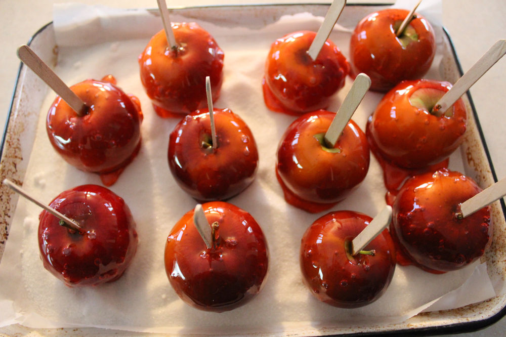 Old Fashioned Candy Apples