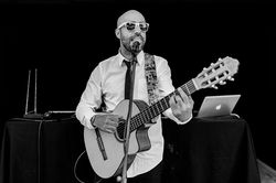 40141525_290906355052829_159323897910735