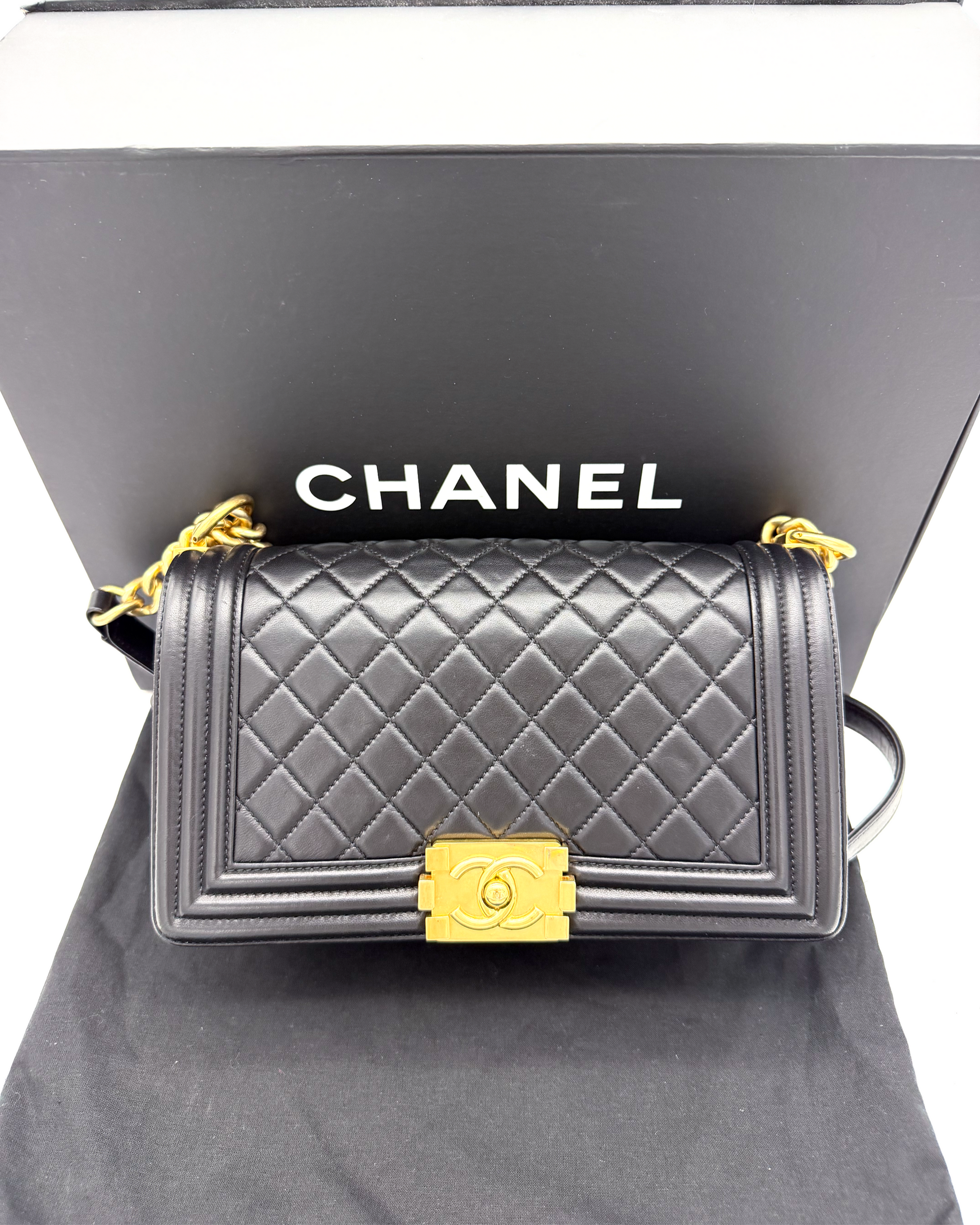 Chanel Boy Bag Medium Black image 4