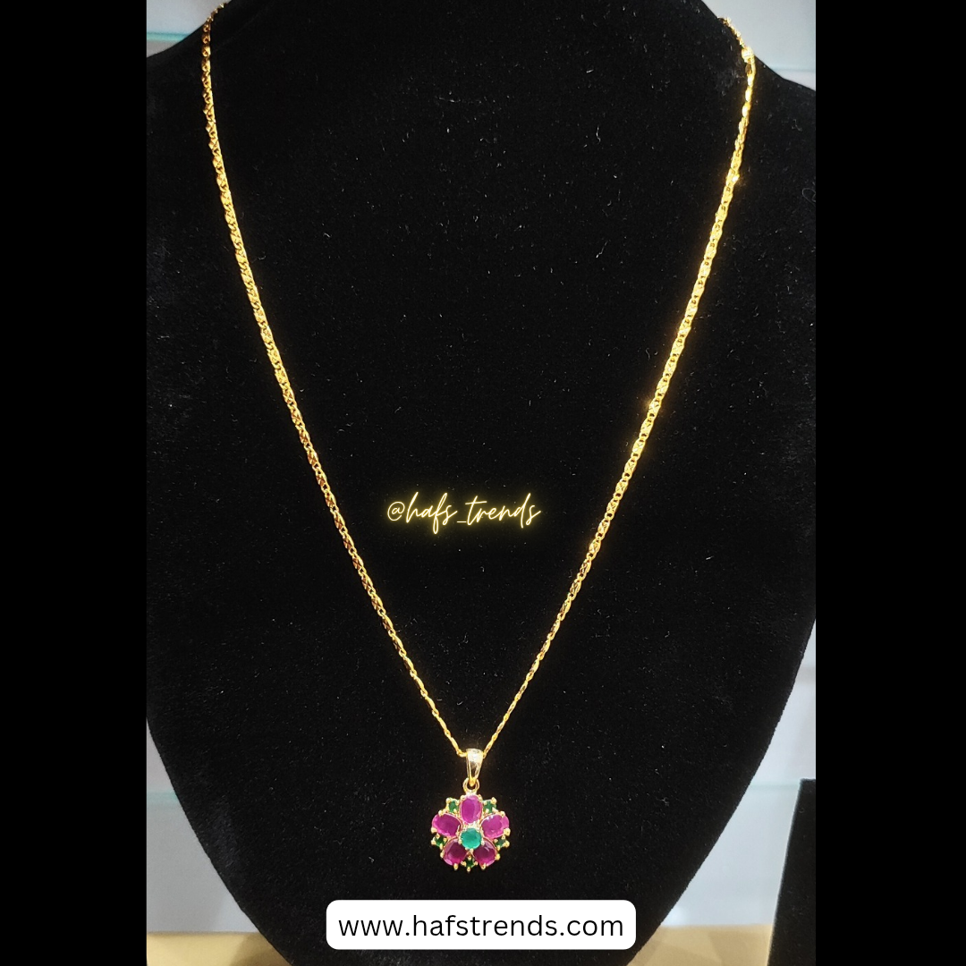 Gold covering chain with flower pendant