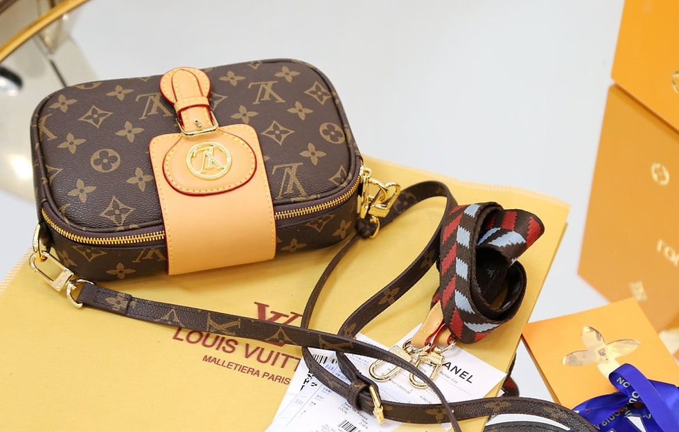 Thumbnail: Ivy Shoulder Pochette