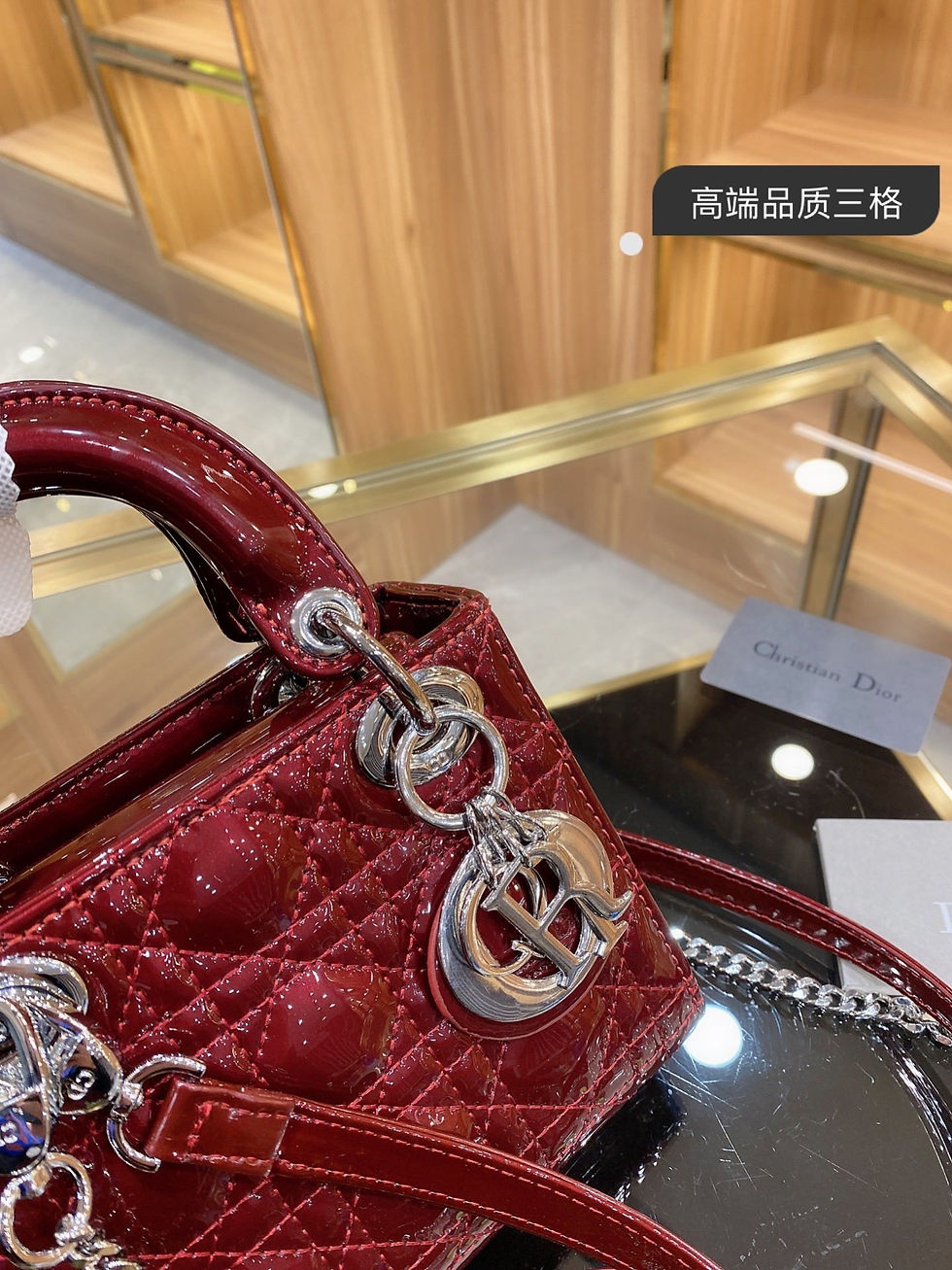 Thumbnail: Lady En Dior - Shiny Skin (Small)