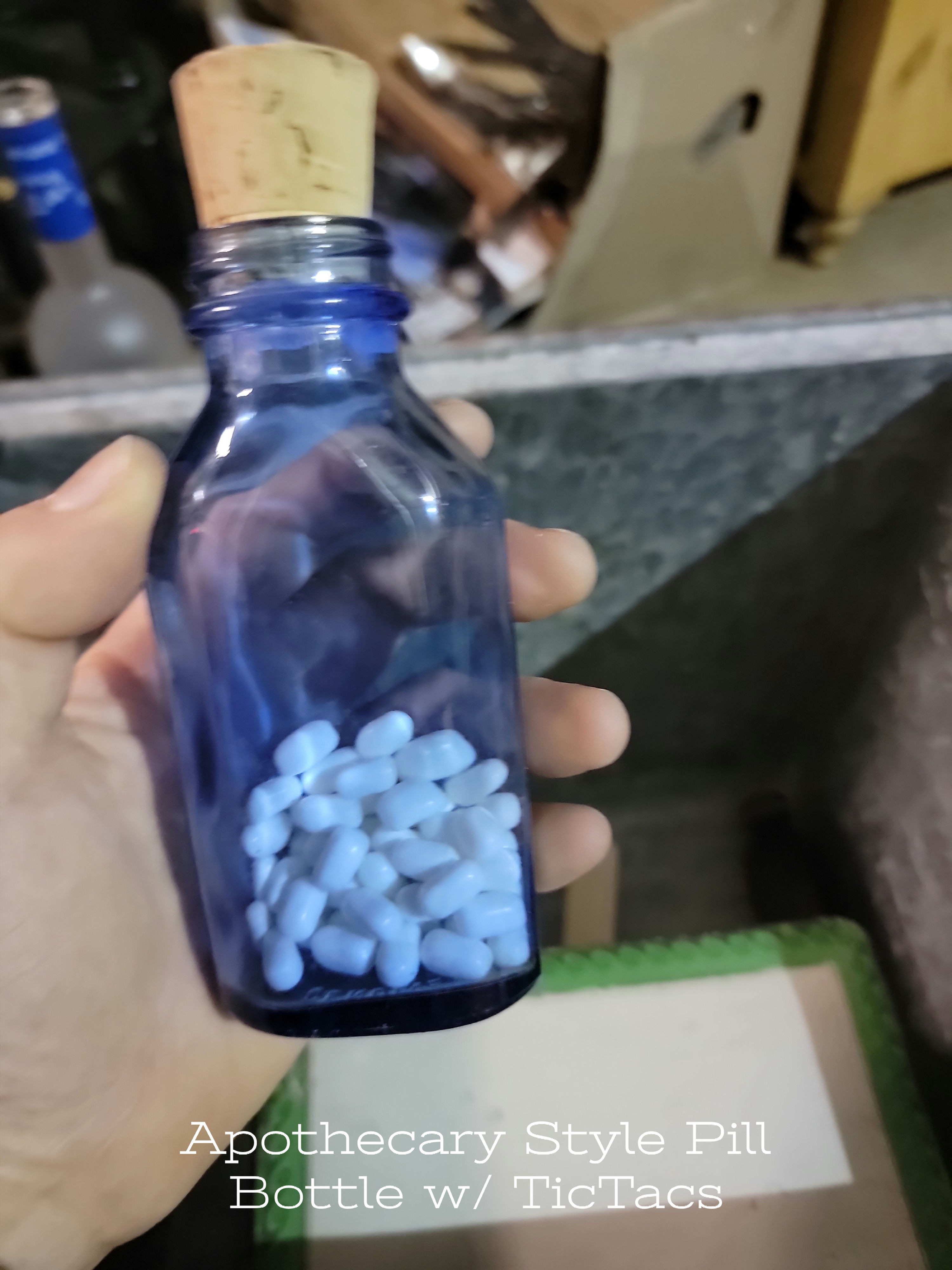 [S0046] Apothecary Style Pill Bottle w/pills