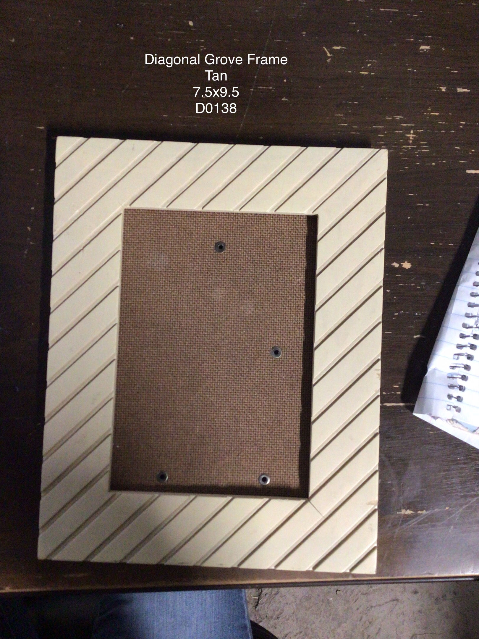 [D0138]Diagonal Groove Frame