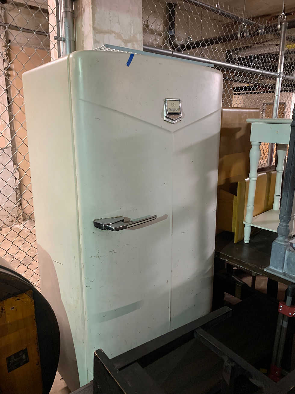 Vintage Refrigerator [K0111]