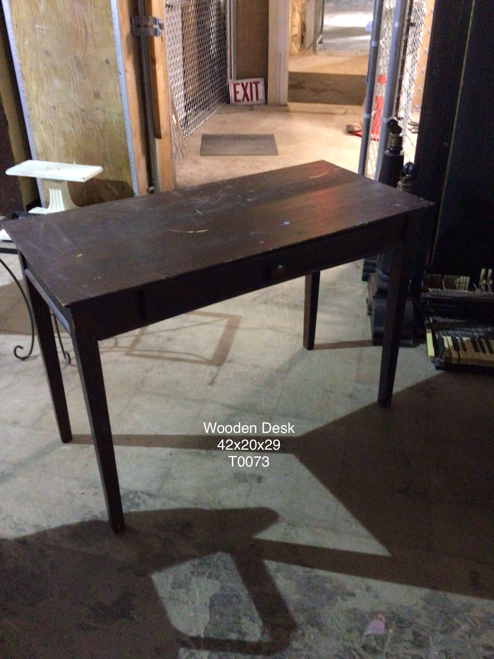 [T0073] Desk