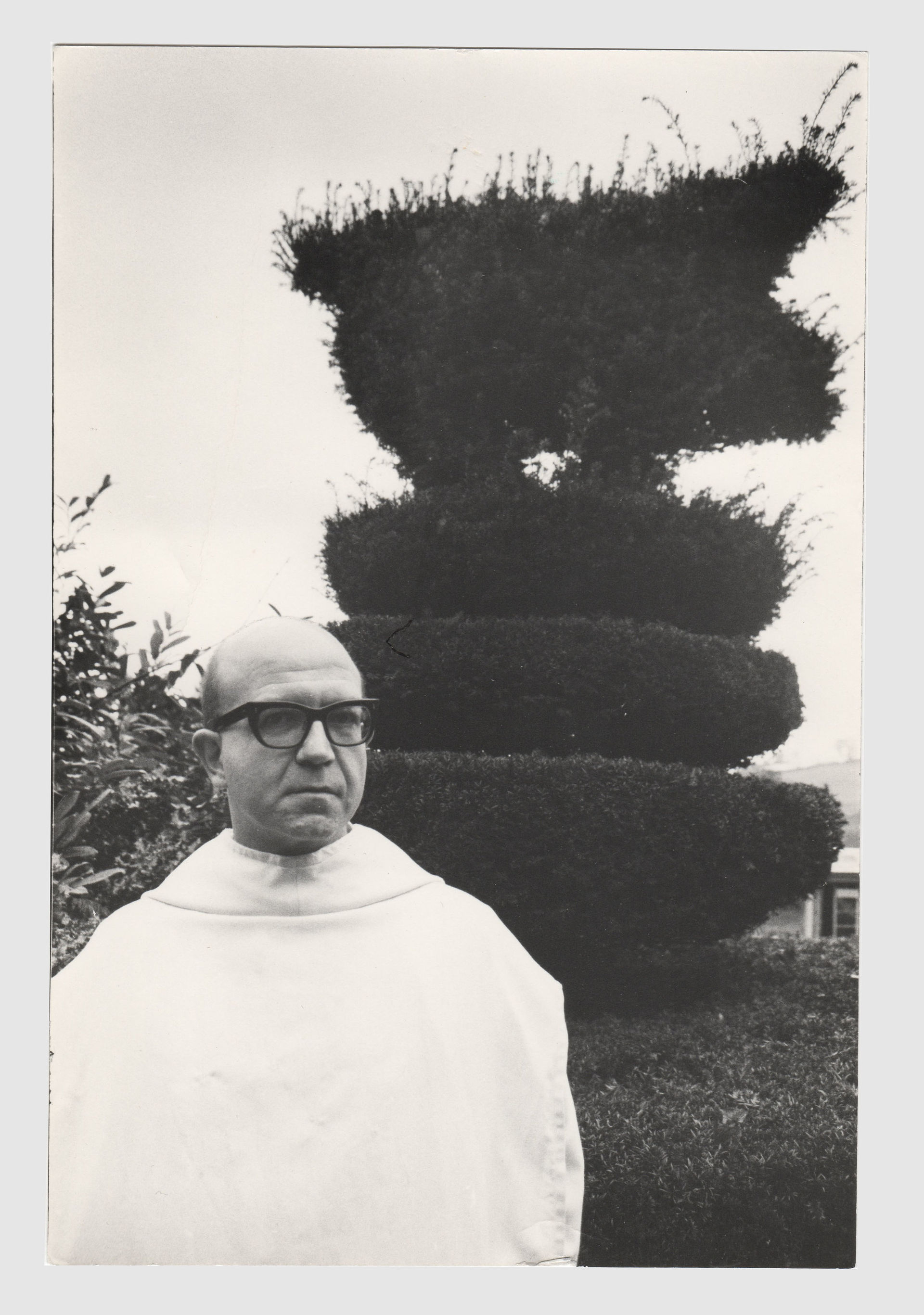  Dsh was a benedictine monk, concrete poet and avant-garde figure associated with Lisson Gallery and Writer’s Forum in the late 1960s and is seen as Britain’s master of Typewriter Art.