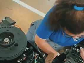 Vidéo de Zoé et Céline qui participent aux Olympiades des Métiers!