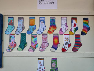 Meias coloridas para o Dia internacional da Síndrome de down.