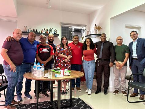 Diretores do Sindminérios Santos estiveram reunidos com a vereadora Débora Camilo e a deputada federal Sâmia Bonfim