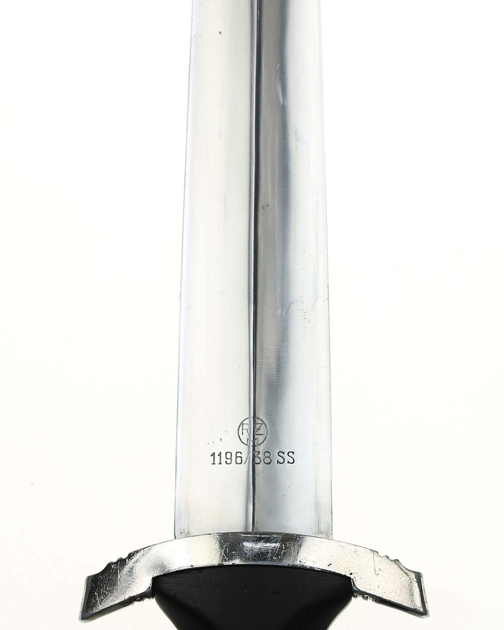 Thumbnail: SS Man's Dagger [Late Model] with Hanger by RZM 1196/38 SS (Ed. Wüsthof)