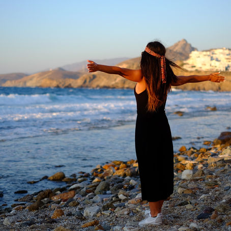 Young travelers live off-the-beaten experiences in Greece!