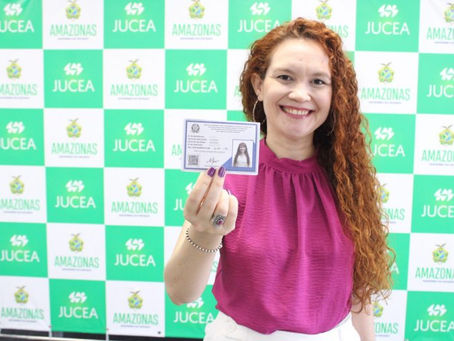 Jucea emite primeira carteira profissional de tradutor no Amazonas com processo 100% digital