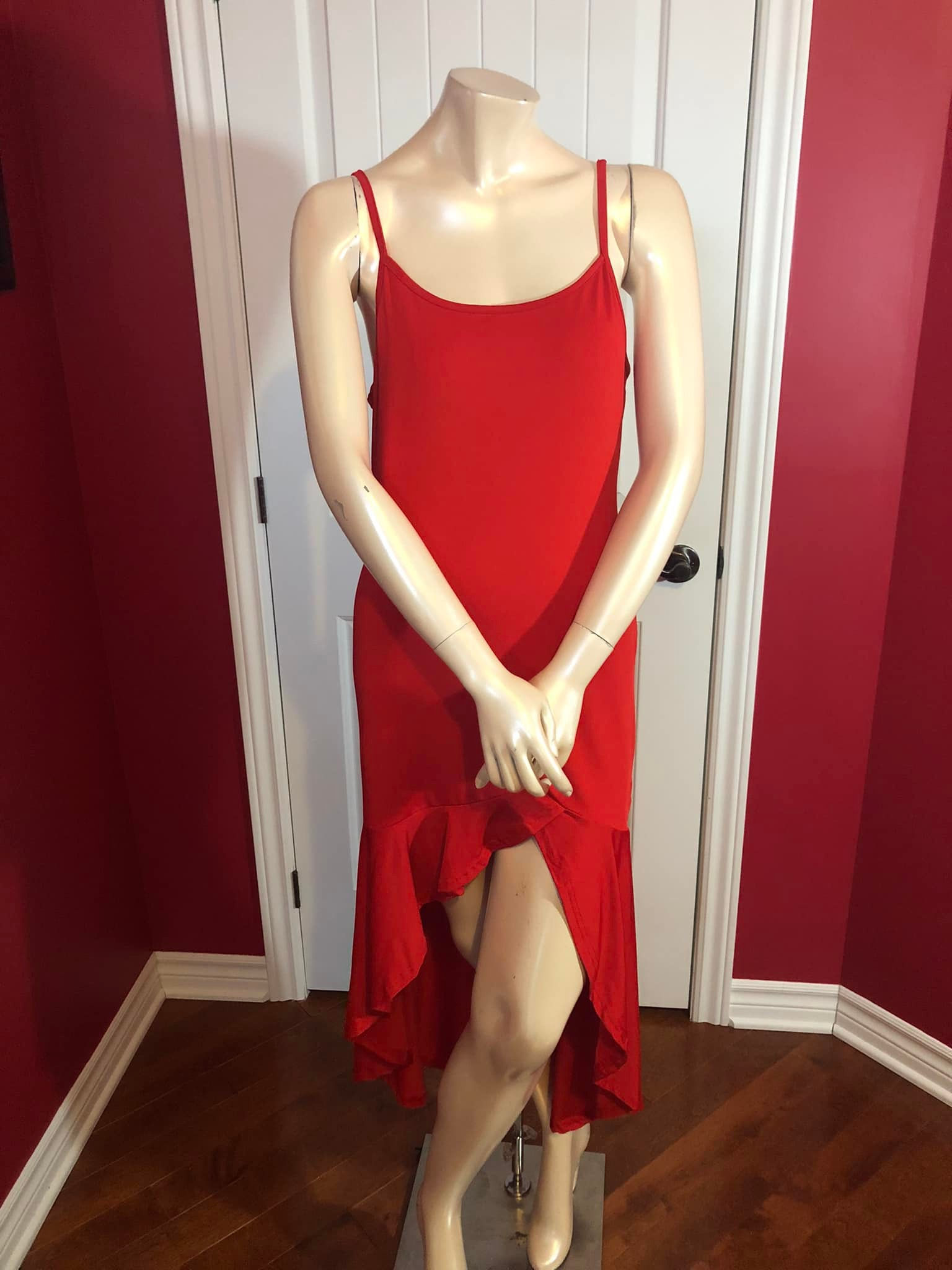 Robe Ornya - Medium 8/10 - Red